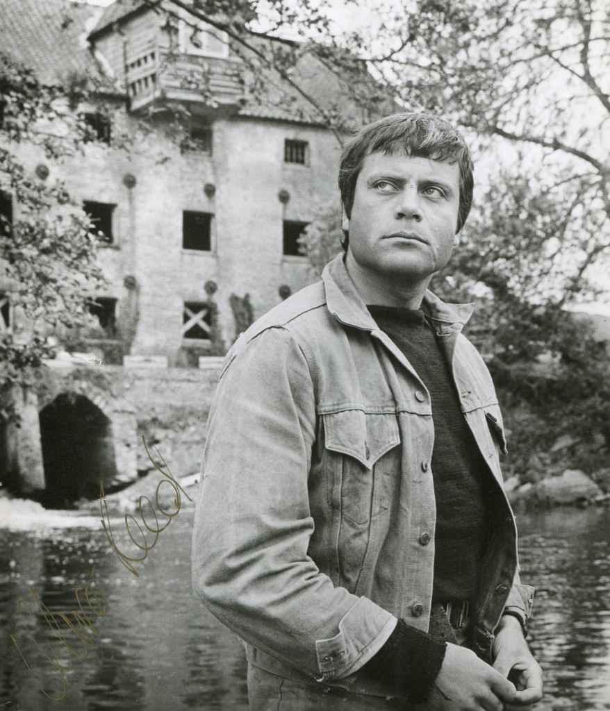 Oliver Reed+The Trap  Oliver reed, Gorgeous men, Hollywood actor