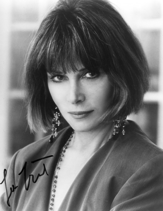 Lee Grant - Movies & Autographed Portraits Through The Decades