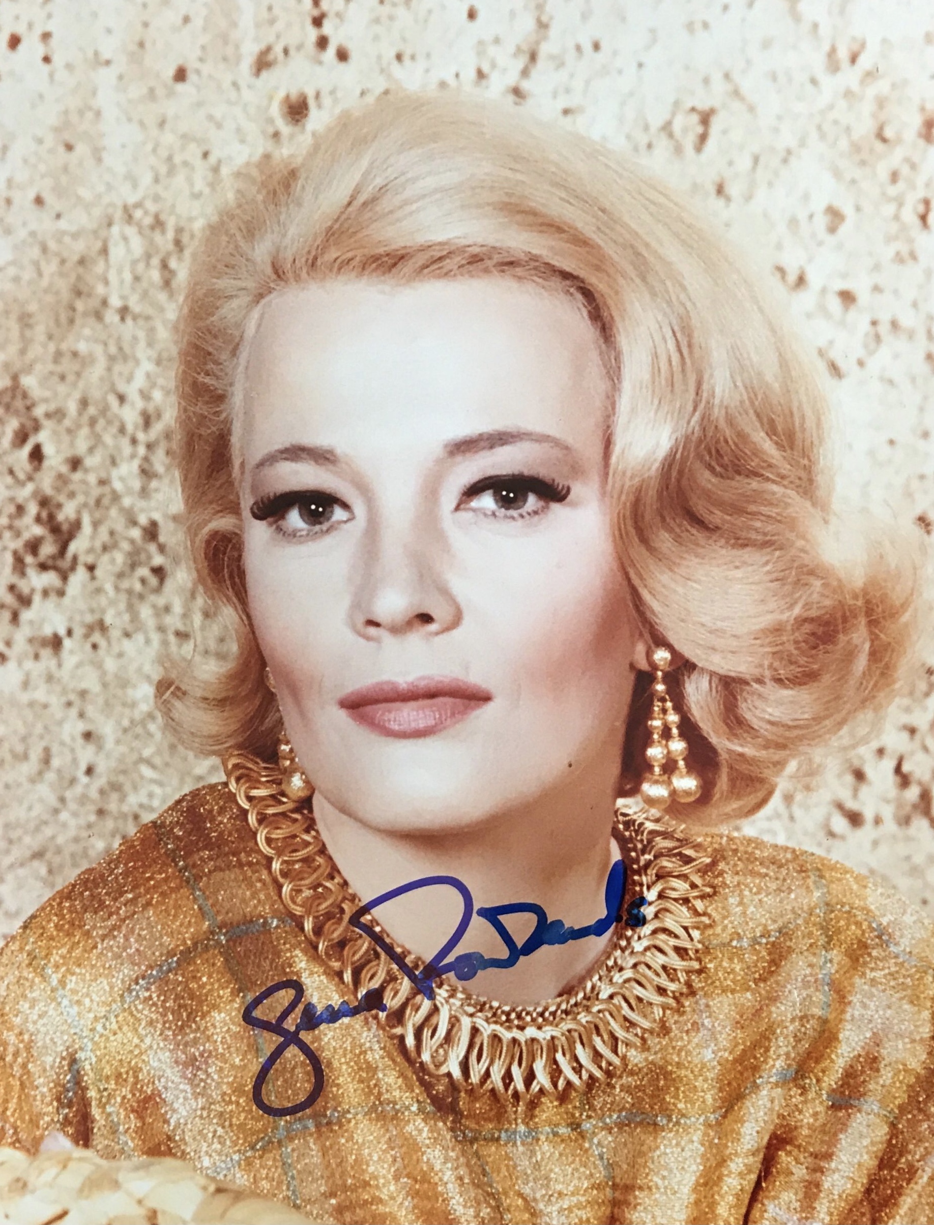 Gena Rowlands – Movies & Autographed Portraits Through The Decades