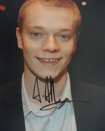 Alfie Allen – Movies & Autographed Portraits Through The Decades